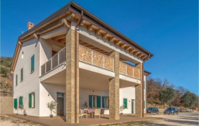 3 Bedroom Amazing Apartment In Valnogaredo Pd